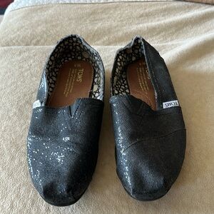 Tom’s black shimmery slip on, cushioned insole! Sz. 8M, worn around the edges!